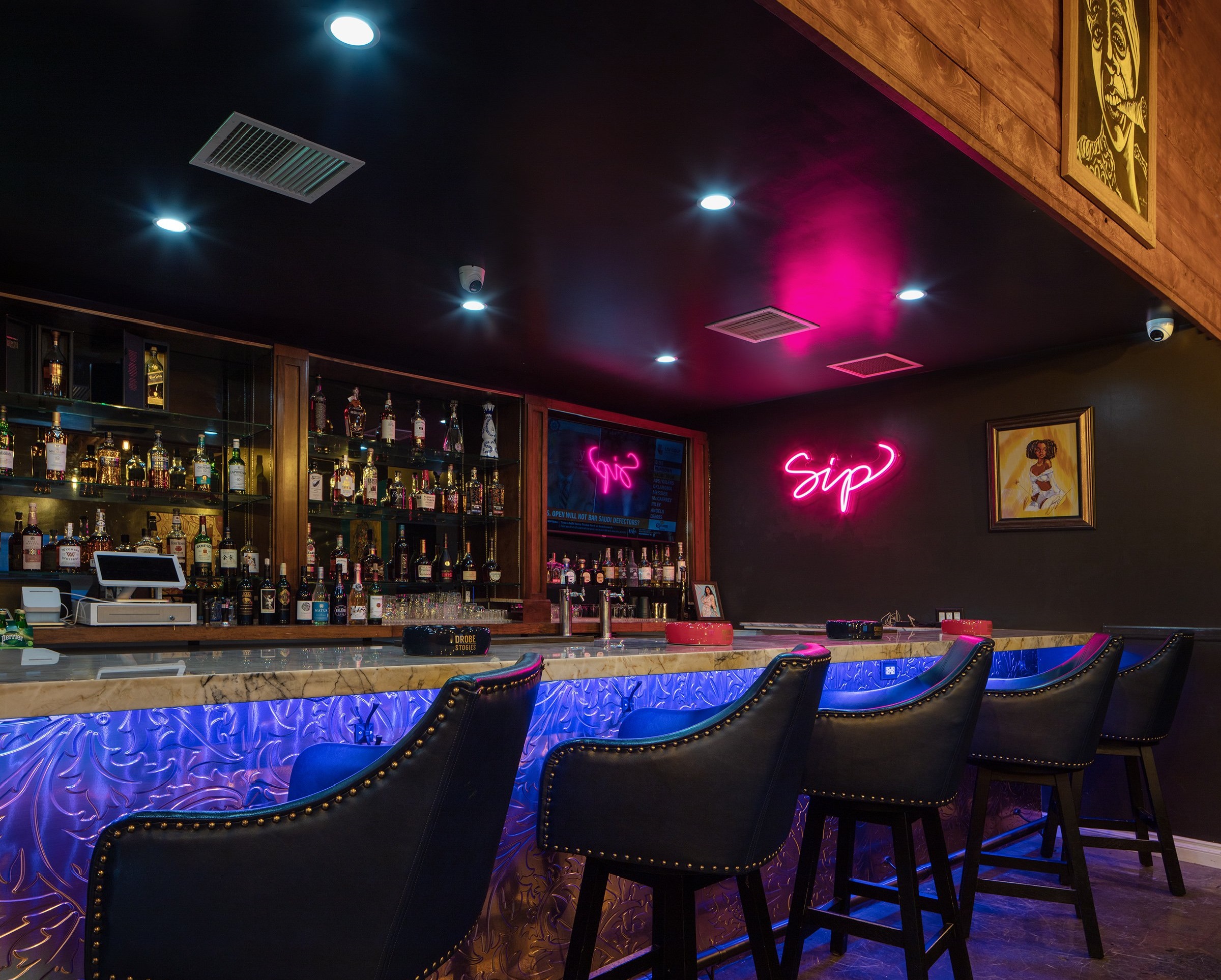 The DROBE Stogies neon bar